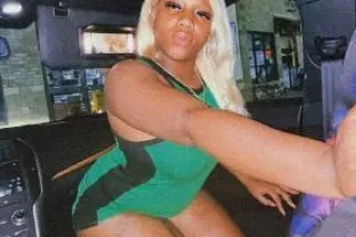 just visting out here, be good to me 😘 - Image 2